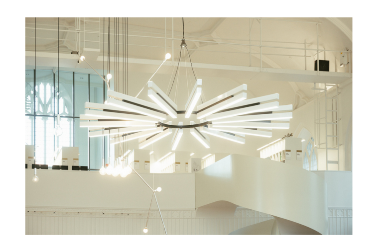 La galerie de la bibliothèque, en 2022. Photo par Llamaryon.