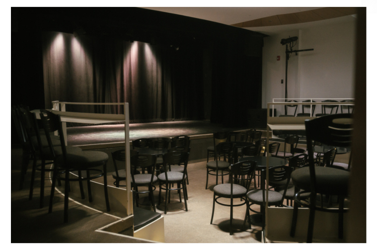 La scène littéraire, en 2022. Photo par Llamaryon.