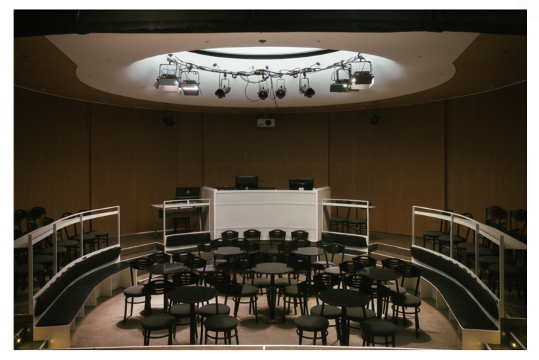 La scène littéraire, en 2022. Photo par Llamaryon.